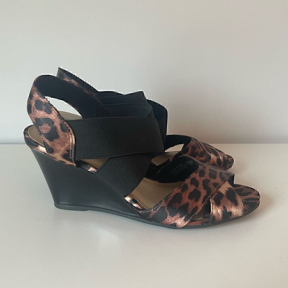 Predictions Wedge Sandal Leopard Print Stretchy Strap Black Size 7 Wide Fit NEW